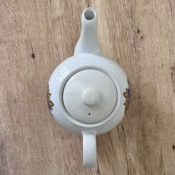 White Teapot w/Lid Featuring Fruit And Leaves Fall Autumn Colors - Picture 4 of 8